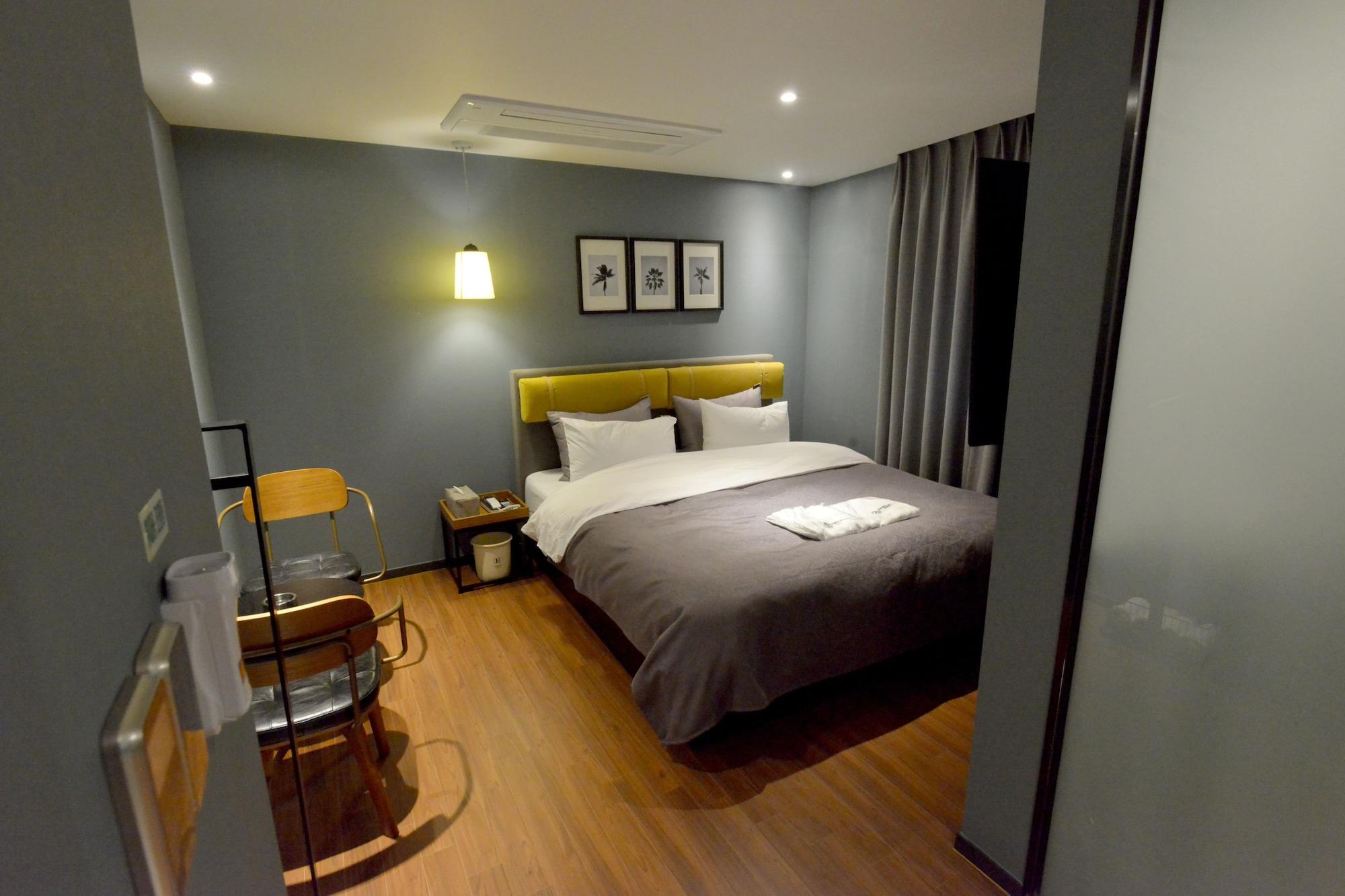 Brown Dot Hotel Changwon Buitenkant foto