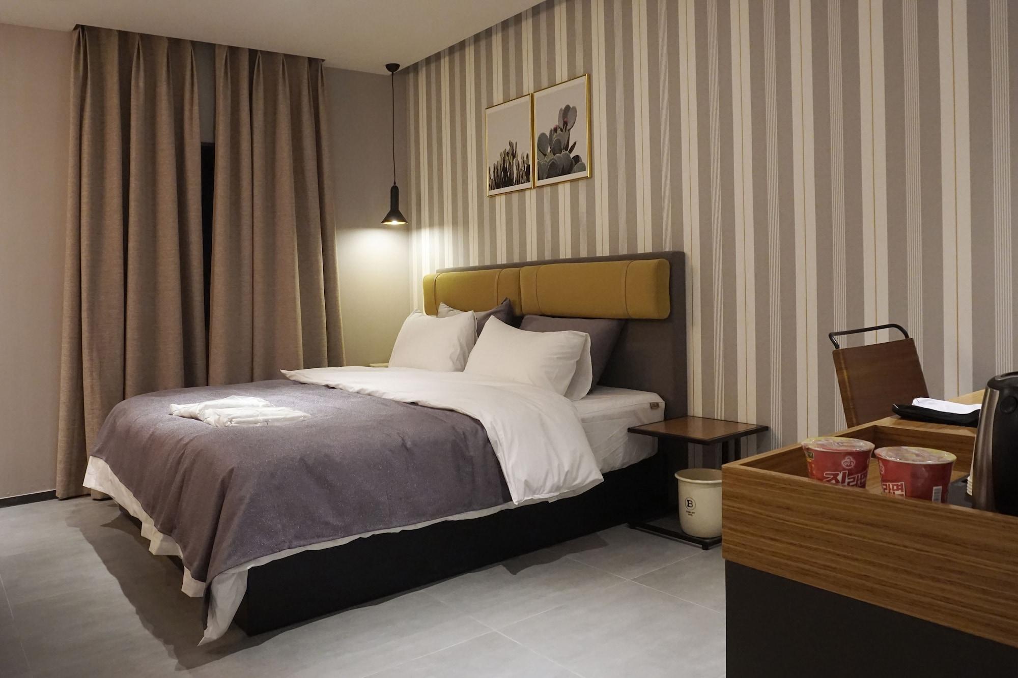 Brown Dot Hotel Changwon Buitenkant foto