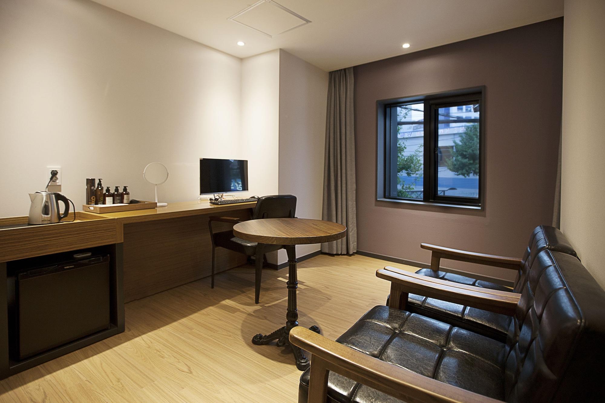 Brown Dot Hotel Changwon Buitenkant foto