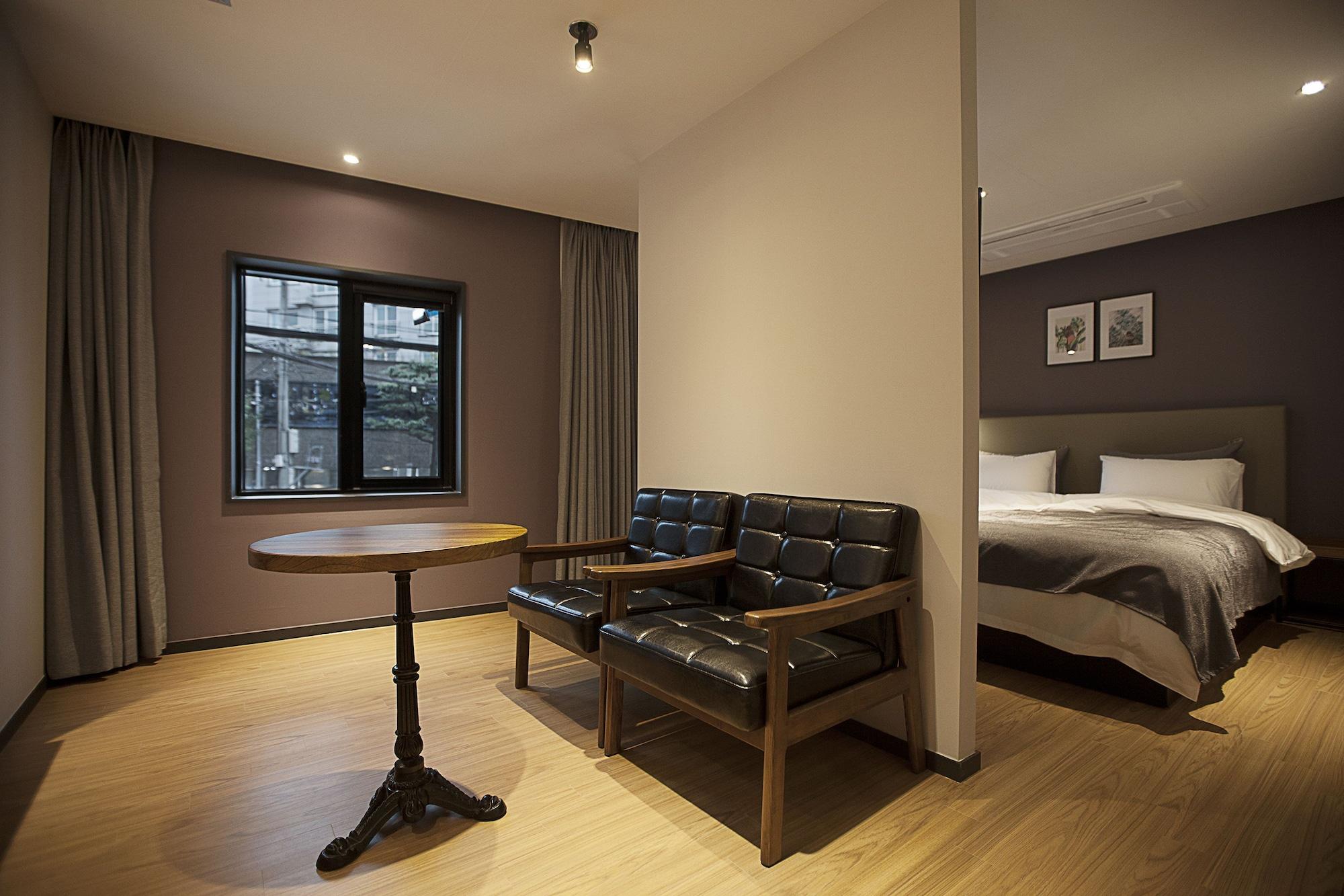 Brown Dot Hotel Changwon Buitenkant foto