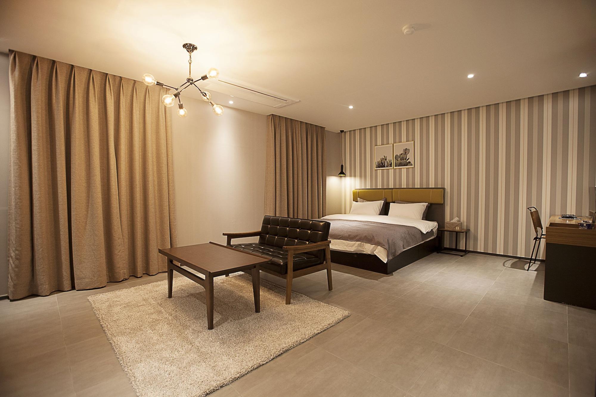 Brown Dot Hotel Changwon Buitenkant foto
