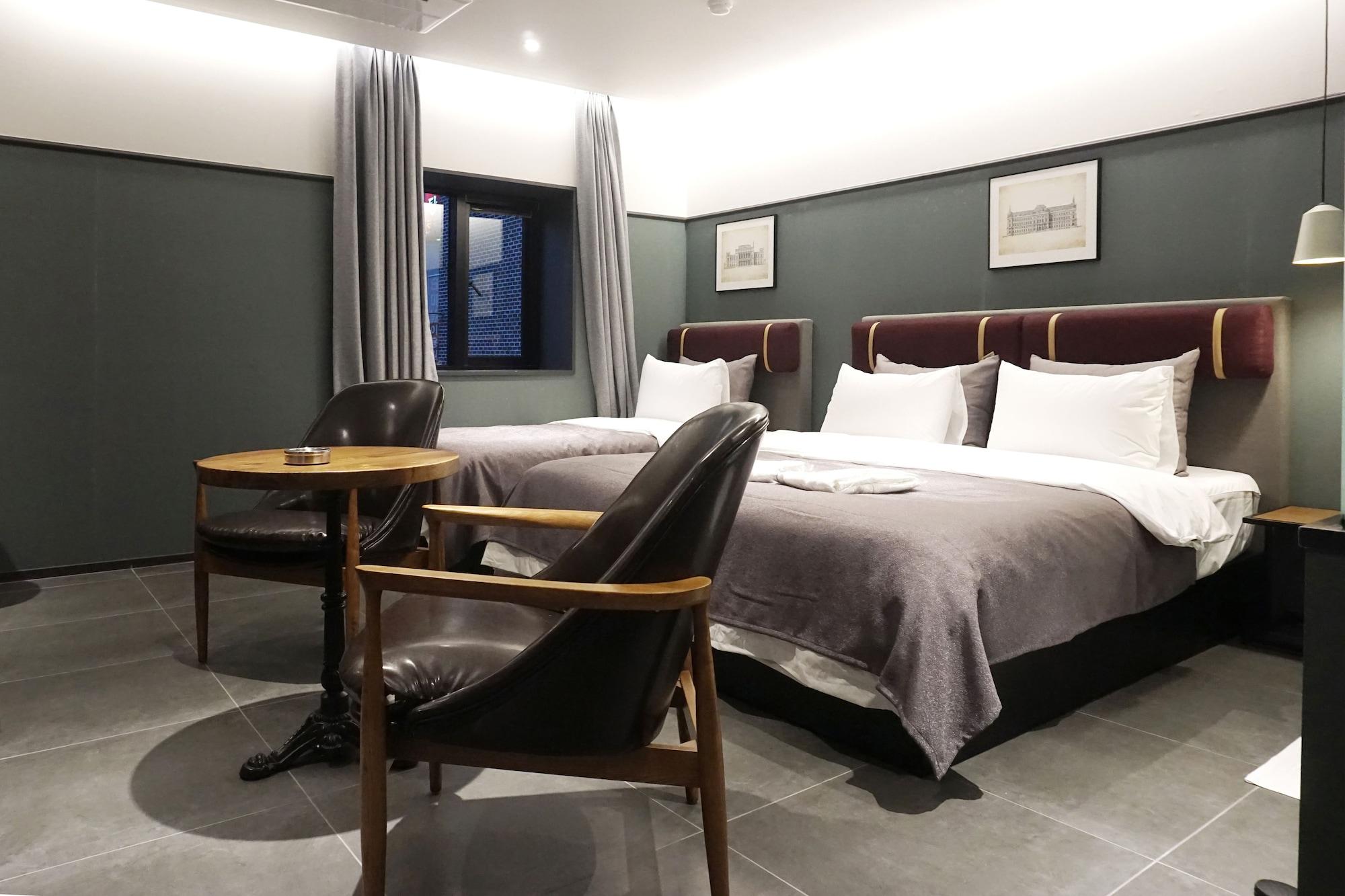 Brown Dot Hotel Changwon Buitenkant foto