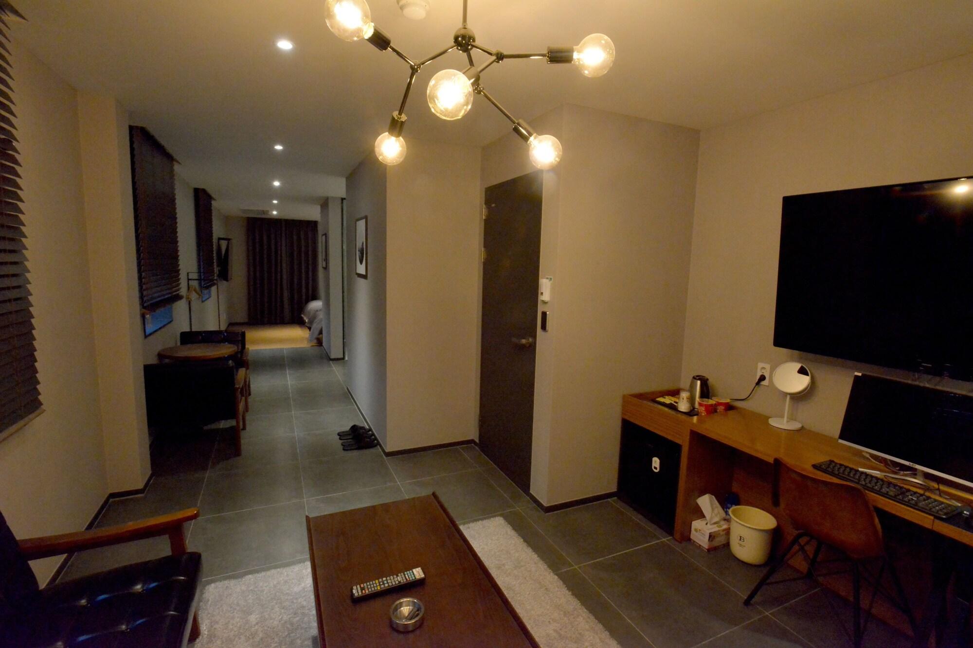 Brown Dot Hotel Changwon Buitenkant foto