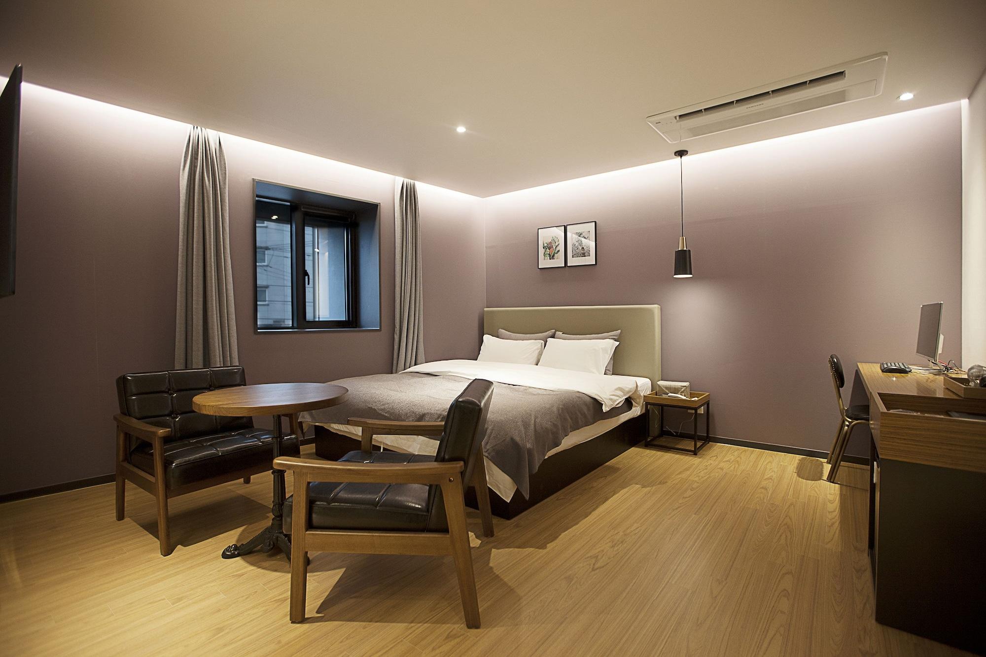 Brown Dot Hotel Changwon Buitenkant foto