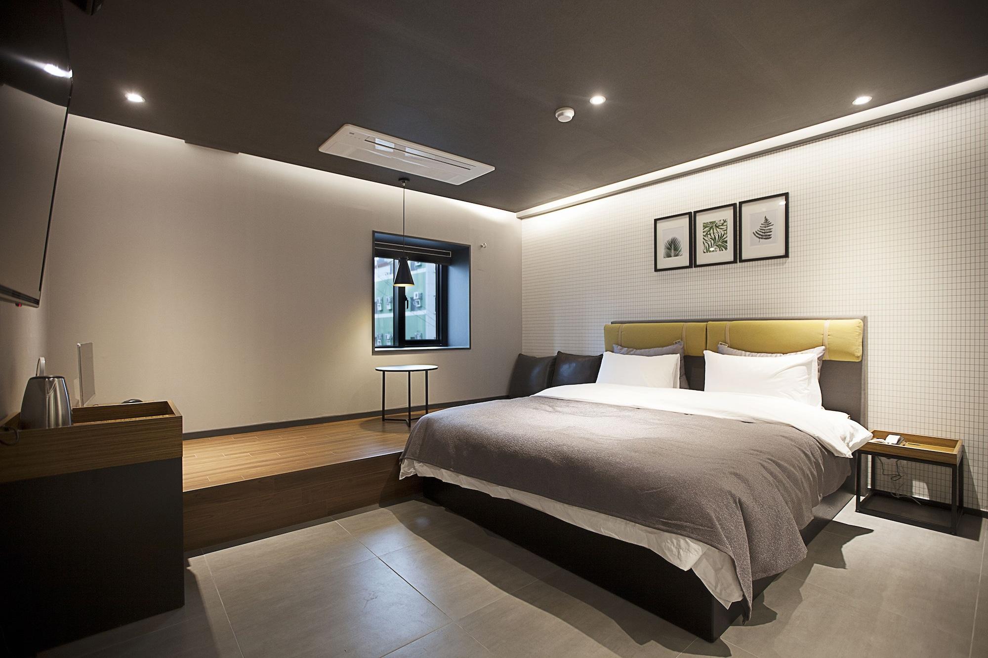 Brown Dot Hotel Changwon Buitenkant foto