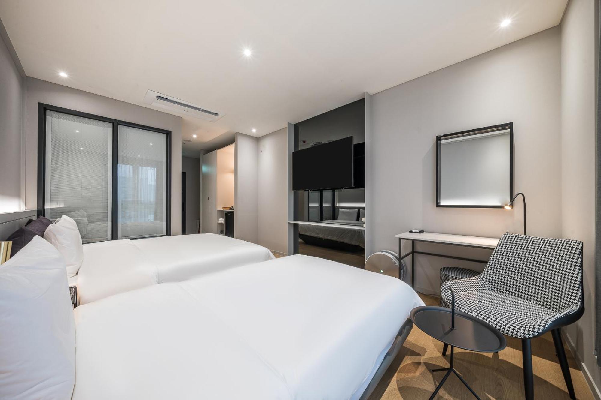 Brown Dot Hotel Changwon Buitenkant foto