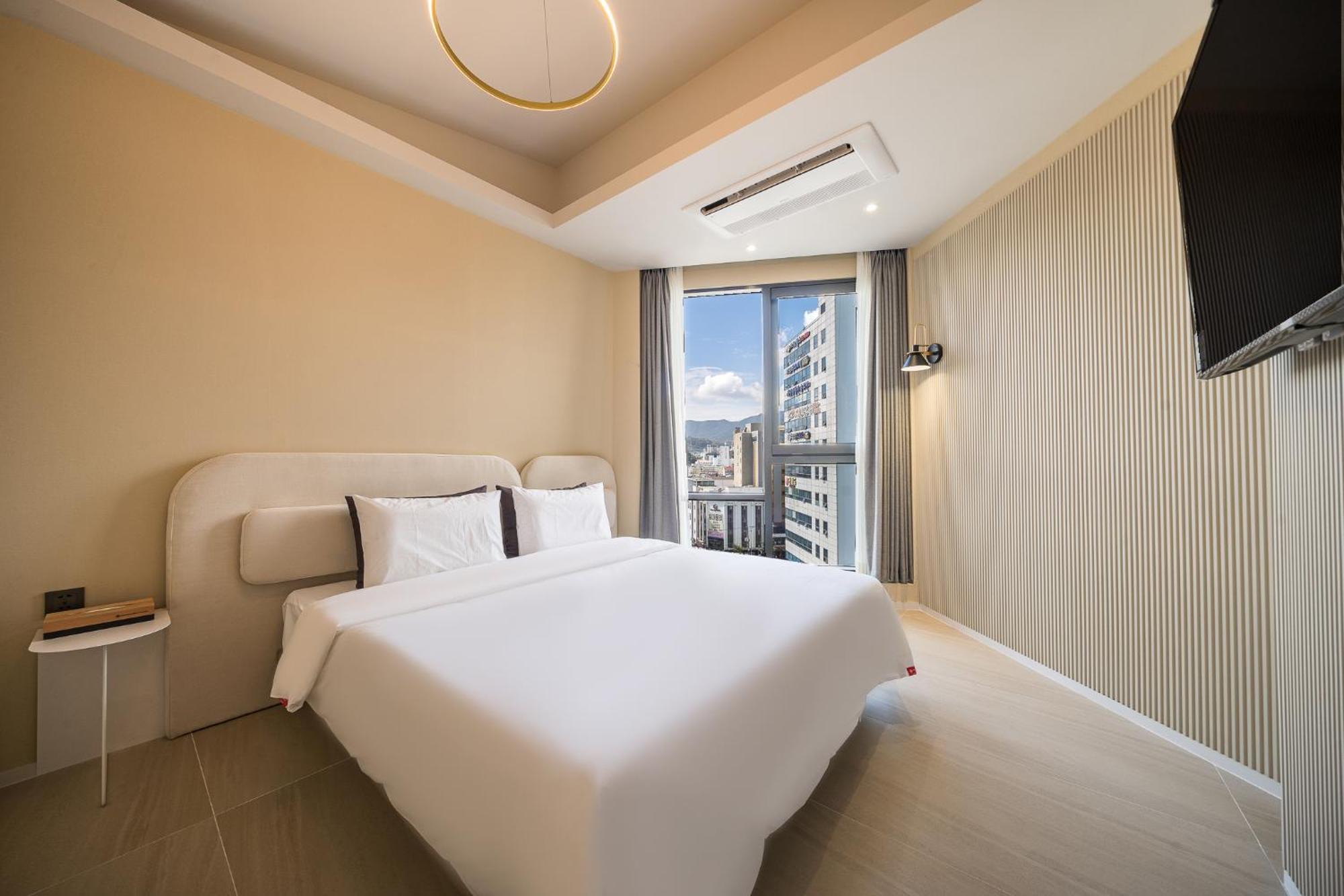 Brown Dot Hotel Changwon Buitenkant foto