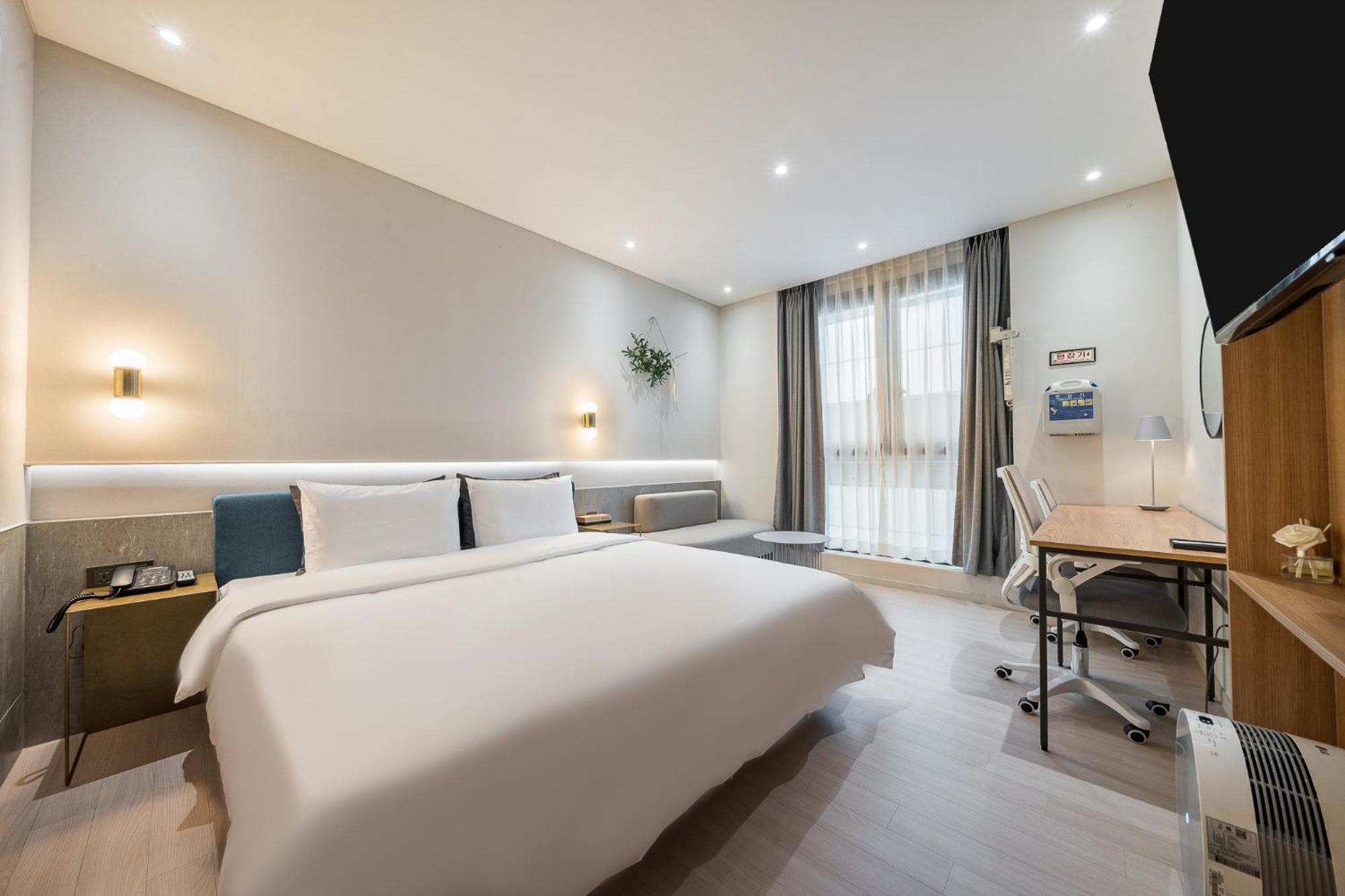 Brown Dot Hotel Changwon Buitenkant foto