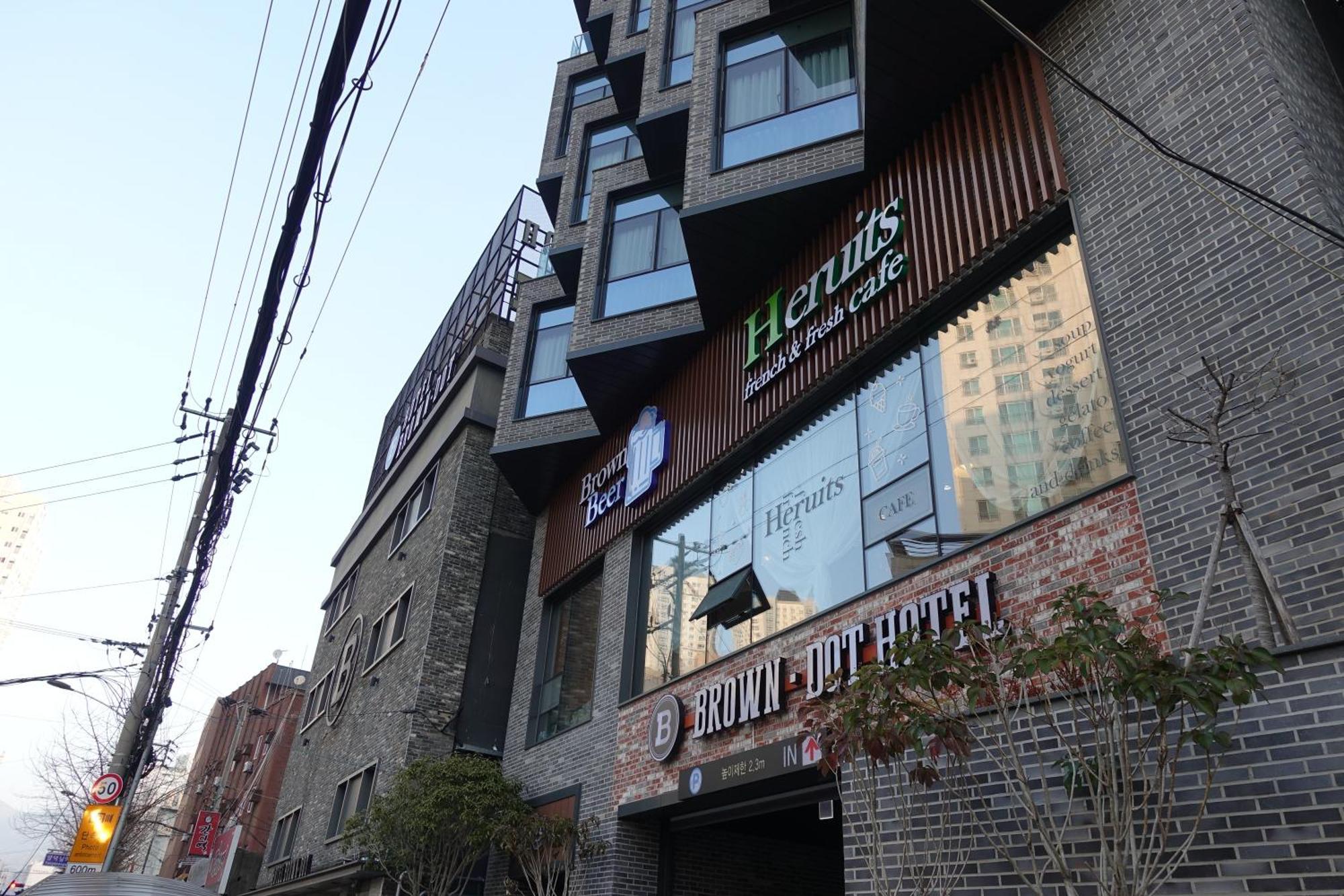 Brown Dot Hotel Changwon Buitenkant foto