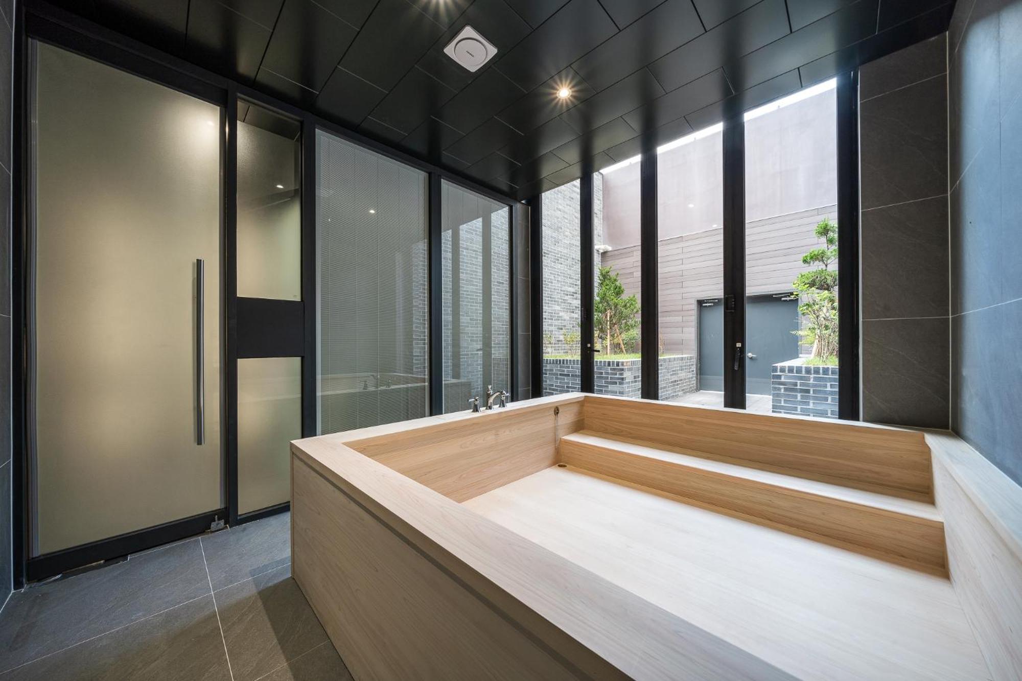 Brown Dot Hotel Changwon Buitenkant foto