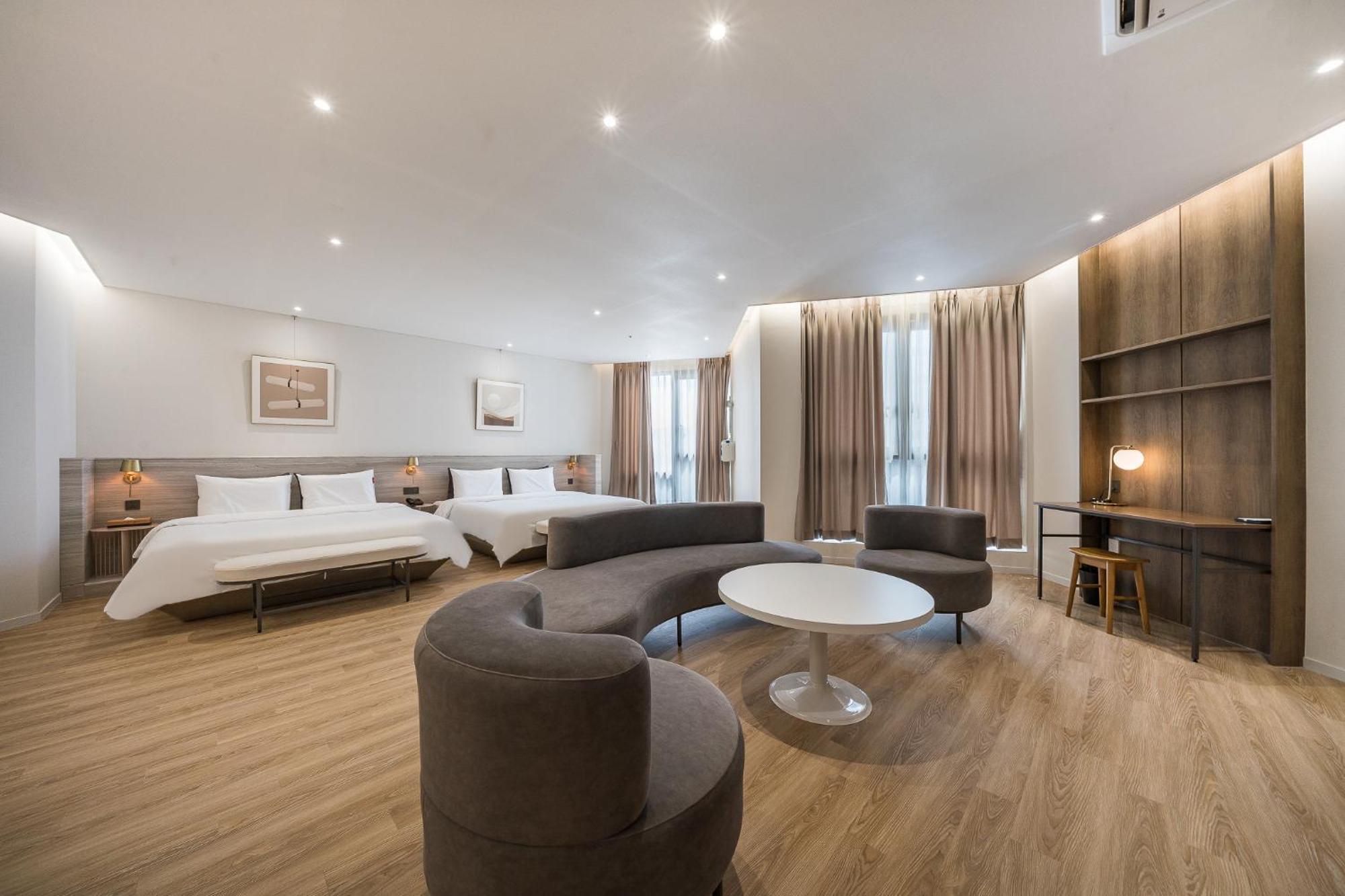 Brown Dot Hotel Changwon Buitenkant foto
