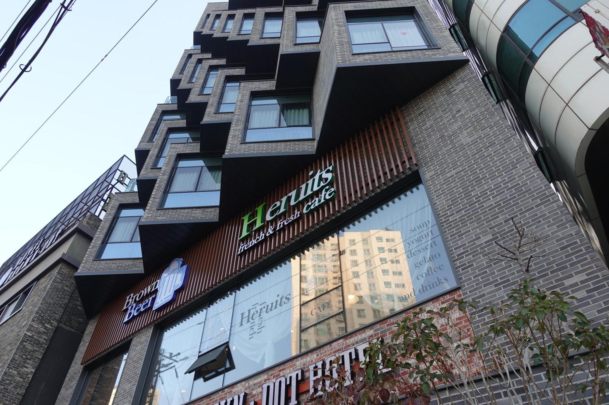 Brown Dot Hotel Changwon Buitenkant foto