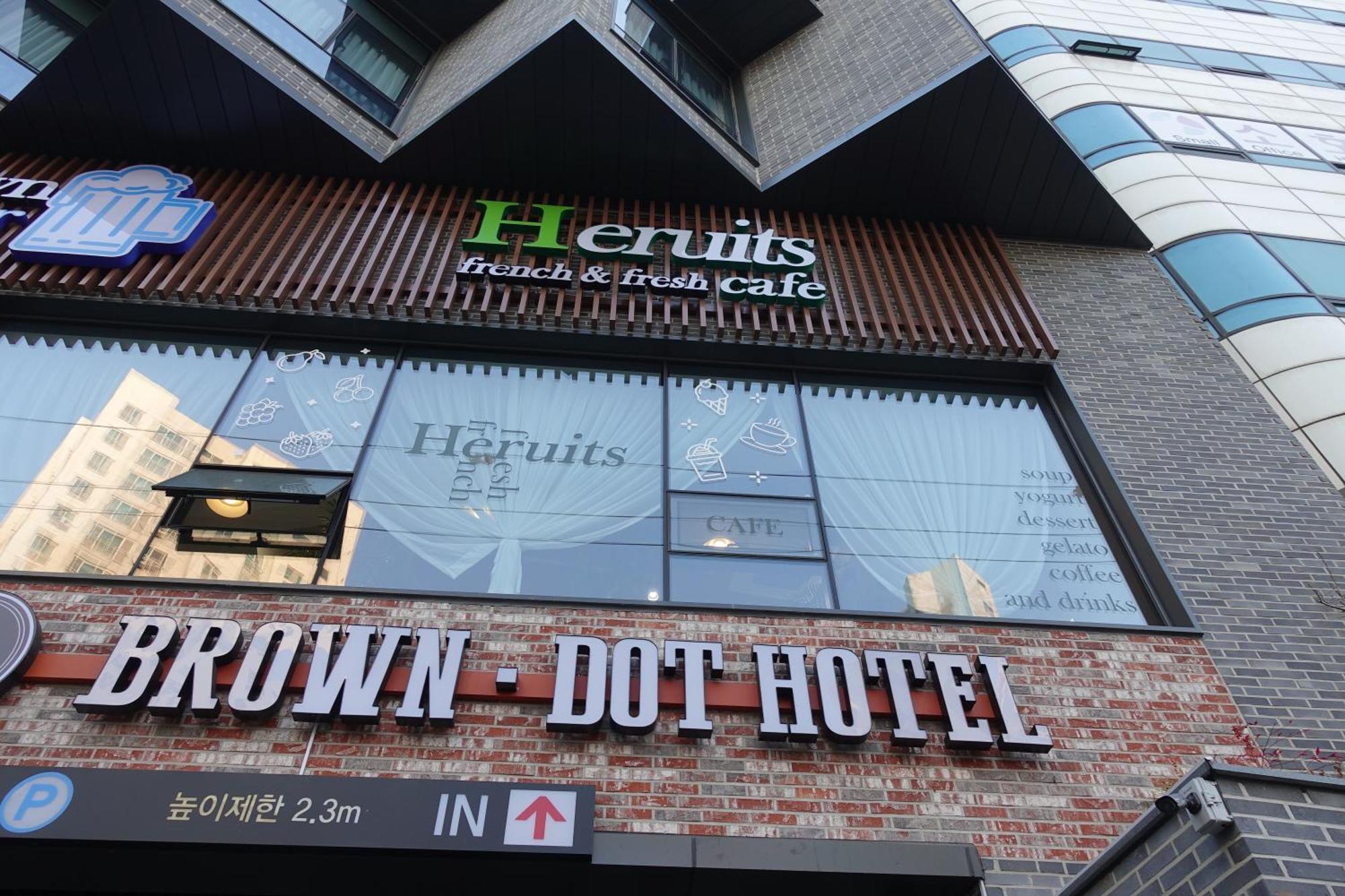 Brown Dot Hotel Changwon Buitenkant foto