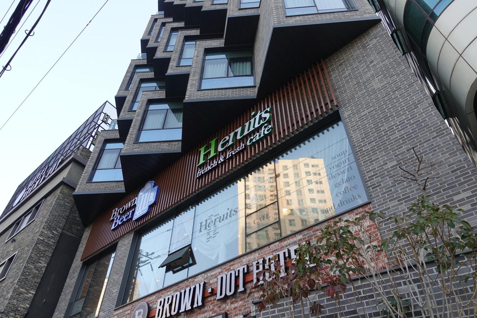 Brown Dot Hotel Changwon Buitenkant foto