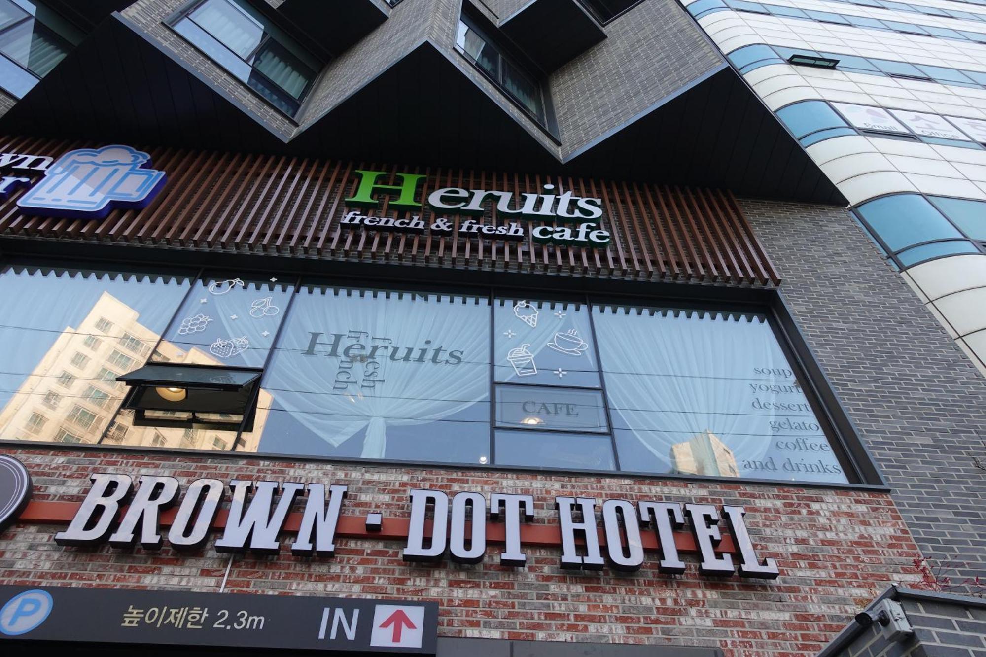 Brown Dot Hotel Changwon Buitenkant foto